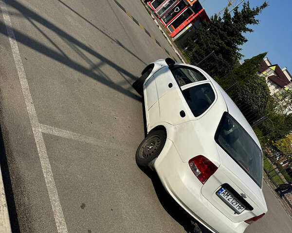 Білий Шевроле Авео, об'ємом двигуна 1.5 л та пробігом 260 тис. км за 1850 $, фото 2 на Automoto.ua