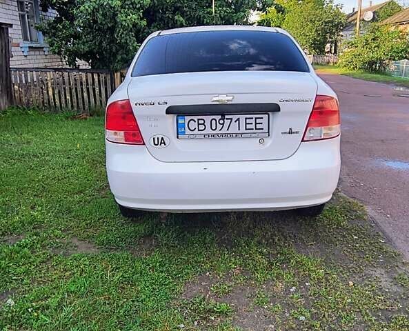 Белый Шевроле Авео, объемом двигателя 1.5 л и пробегом 203 тыс. км за 3500 $, фото 4 на Automoto.ua