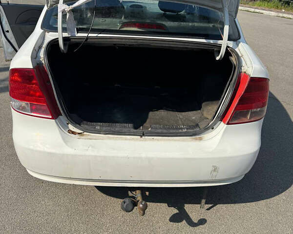 Білий Шевроле Авео, об'ємом двигуна 1.5 л та пробігом 260 тис. км за 1850 $, фото 5 на Automoto.ua