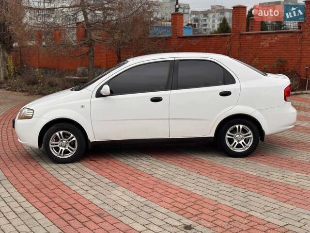Белый Шевроле Авео, объемом двигателя 1.5 л и пробегом 197 тыс. км за 2200 $, фото 4 на Automoto.ua