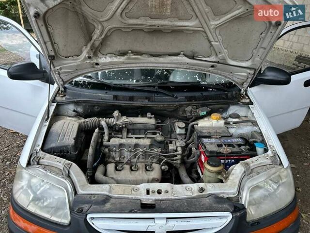 Белый Шевроле Авео, объемом двигателя 1.5 л и пробегом 211 тыс. км за 2300 $, фото 7 на Automoto.ua