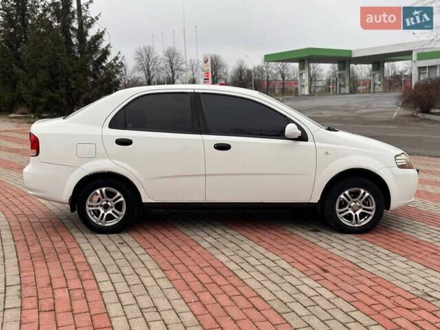 Белый Шевроле Авео, объемом двигателя 1.5 л и пробегом 197 тыс. км за 2200 $, фото 3 на Automoto.ua