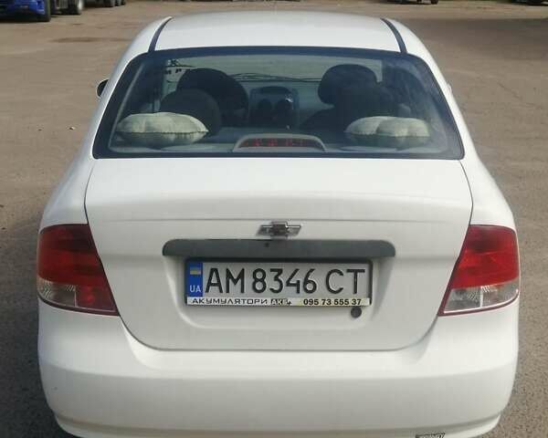 Белый Шевроле Авео, объемом двигателя 1.5 л и пробегом 200 тыс. км за 2050 $, фото 2 на Automoto.ua