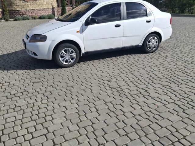 Білий Шевроле Авео, об'ємом двигуна 1.5 л та пробігом 200 тис. км за 1850 $, фото 3 на Automoto.ua