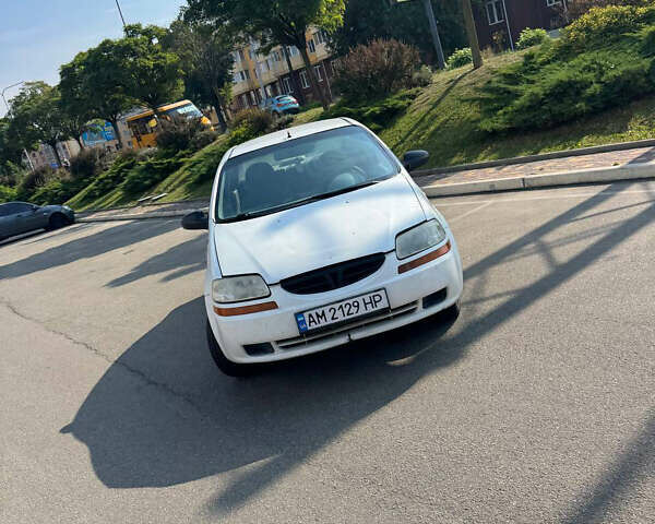 Білий Шевроле Авео, об'ємом двигуна 1.5 л та пробігом 260 тис. км за 1850 $, фото 3 на Automoto.ua