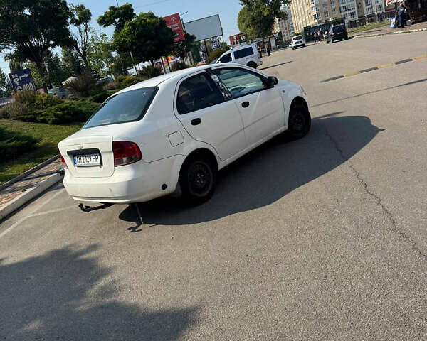 Білий Шевроле Авео, об'ємом двигуна 1.5 л та пробігом 260 тис. км за 1850 $, фото 1 на Automoto.ua