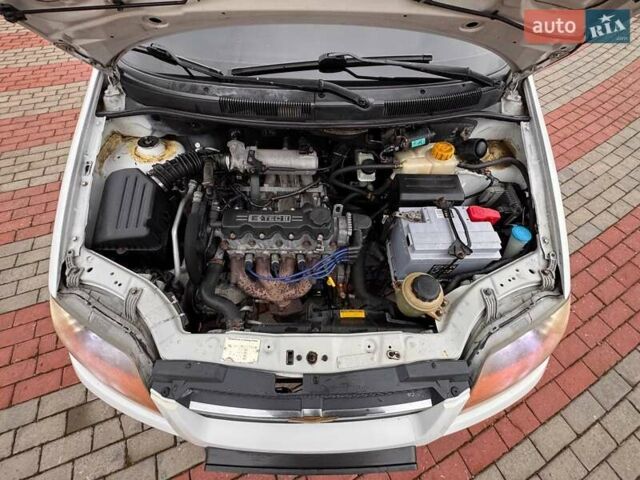 Белый Шевроле Авео, объемом двигателя 1.5 л и пробегом 197 тыс. км за 2200 $, фото 12 на Automoto.ua