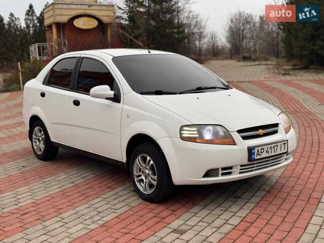 Белый Шевроле Авео, объемом двигателя 1.5 л и пробегом 197 тыс. км за 2200 $, фото 2 на Automoto.ua