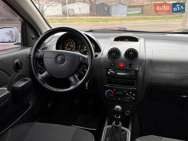 Белый Шевроле Авео, объемом двигателя 1.5 л и пробегом 197 тыс. км за 2200 $, фото 8 на Automoto.ua