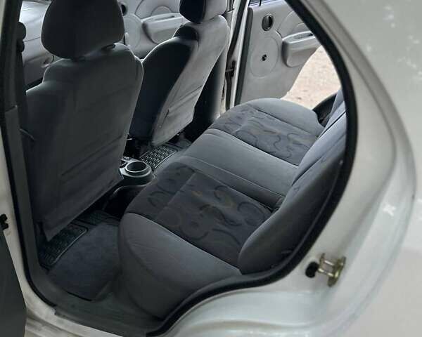 Белый Шевроле Авео, объемом двигателя 1.5 л и пробегом 211 тыс. км за 2300 $, фото 14 на Automoto.ua