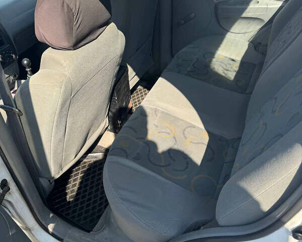 Білий Шевроле Авео, об'ємом двигуна 1.5 л та пробігом 260 тис. км за 1850 $, фото 7 на Automoto.ua