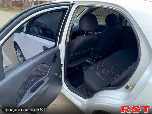 Белый Шевроле Авео, объемом двигателя 1.5 л и пробегом 185 тыс. км за 2850 $, фото 10 на Automoto.ua