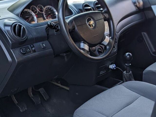 Белый Шевроле Авео, объемом двигателя 1.5 л и пробегом 195 тыс. км за 4200 $, фото 3 на Automoto.ua