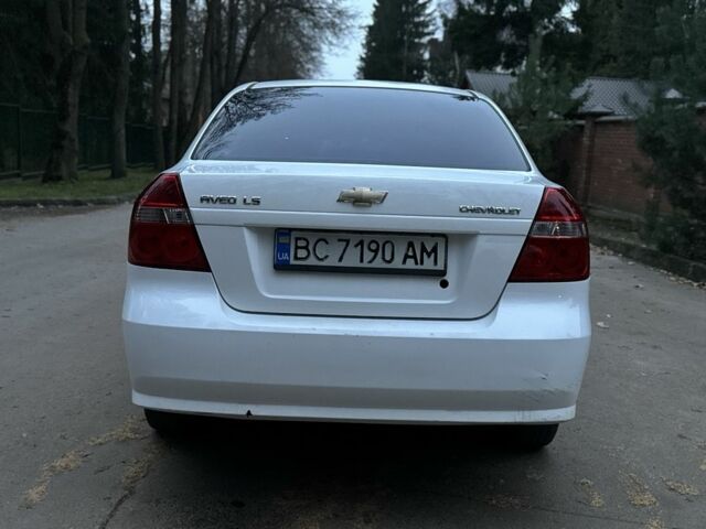 Белый Шевроле Авео, объемом двигателя 1.5 л и пробегом 242 тыс. км за 2650 $, фото 5 на Automoto.ua
