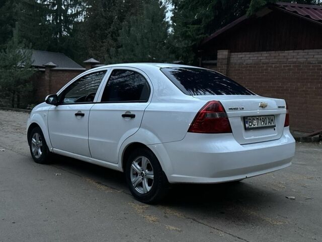 Белый Шевроле Авео, объемом двигателя 1.5 л и пробегом 242 тыс. км за 2650 $, фото 3 на Automoto.ua