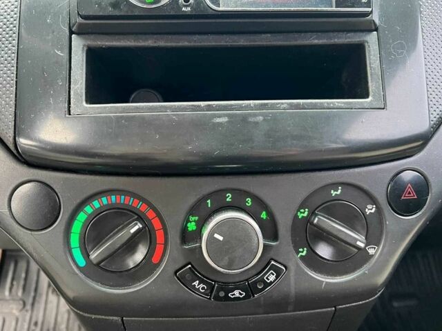 Білий Шевроле Авео, об'ємом двигуна 1.5 л та пробігом 211 тис. км за 3640 $, фото 23 на Automoto.ua