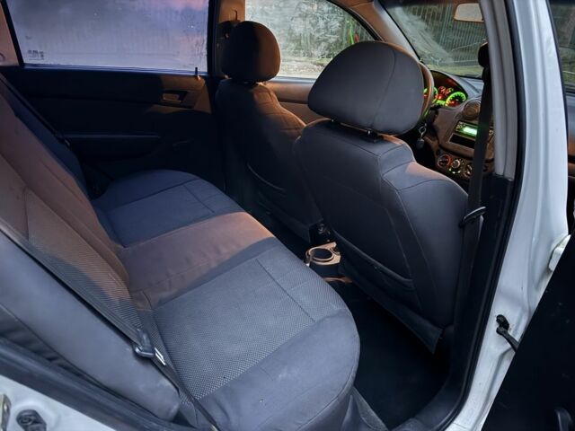 Белый Шевроле Авео, объемом двигателя 1.5 л и пробегом 242 тыс. км за 2650 $, фото 19 на Automoto.ua