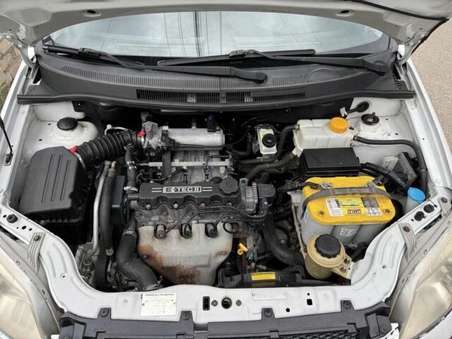 Білий Шевроле Авео, об'ємом двигуна 1.5 л та пробігом 120 тис. км за 2200 $, фото 11 на Automoto.ua