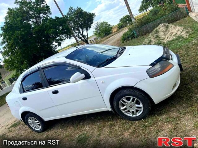 Белый Шевроле Авео, объемом двигателя 1.5 л и пробегом 180 тыс. км за 3800 $, фото 1 на Automoto.ua