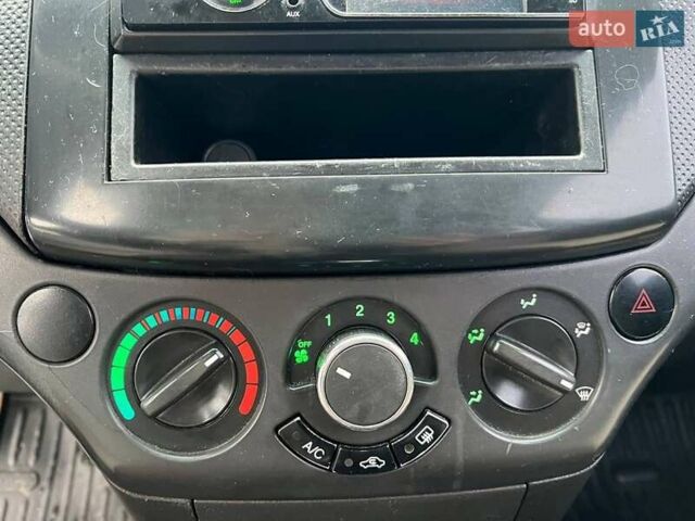 Белый Шевроле Авео, объемом двигателя 1.5 л и пробегом 211 тыс. км за 3640 $, фото 23 на Automoto.ua