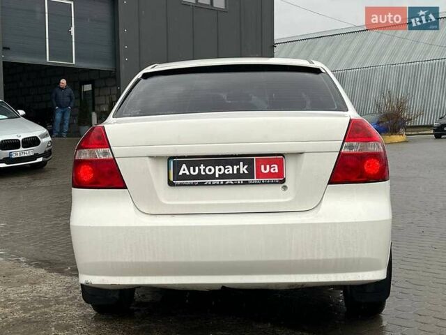 Белый Шевроле Авео, объемом двигателя 1.5 л и пробегом 211 тыс. км за 3640 $, фото 6 на Automoto.ua