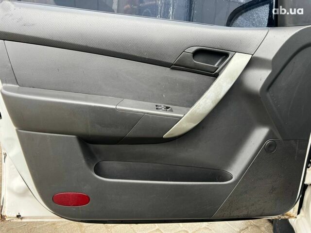 Белый Шевроле Авео, объемом двигателя 1.5 л и пробегом 211 тыс. км за 3640 $, фото 13 на Automoto.ua