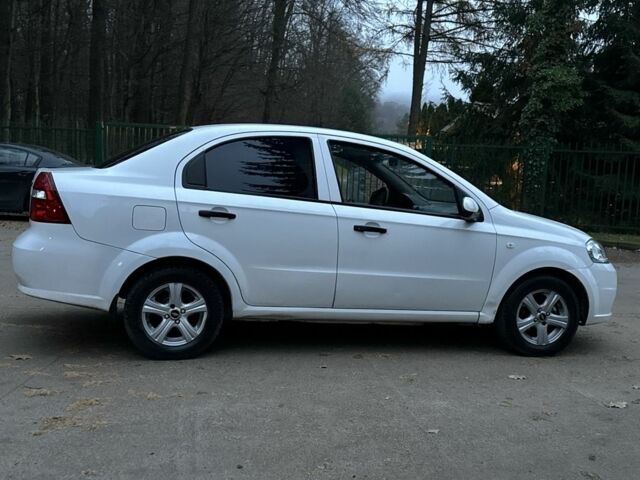 Белый Шевроле Авео, объемом двигателя 1.5 л и пробегом 242 тыс. км за 2650 $, фото 8 на Automoto.ua