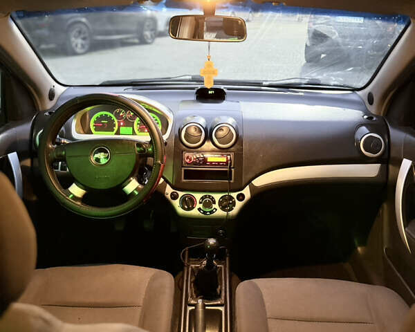 Белый Шевроле Авео, объемом двигателя 1.5 л и пробегом 196 тыс. км за 2900 $, фото 6 на Automoto.ua