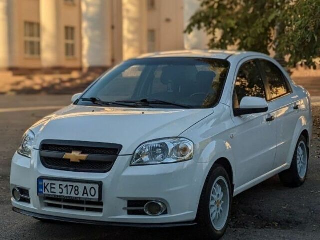 Белый Шевроле Авео, объемом двигателя 1.5 л и пробегом 195 тыс. км за 4200 $, фото 2 на Automoto.ua