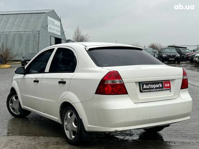 Белый Шевроле Авео, объемом двигателя 1.5 л и пробегом 211 тыс. км за 3640 $, фото 5 на Automoto.ua