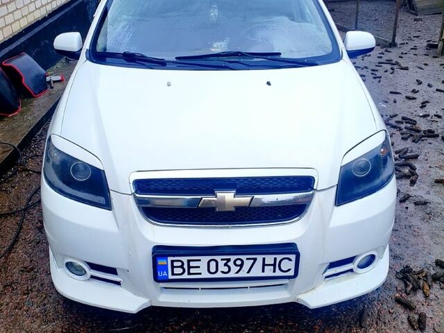 Белый Шевроле Авео, объемом двигателя 1.5 л и пробегом 205 тыс. км за 3400 $, фото 1 на Automoto.ua