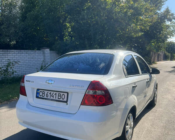 Белый Шевроле Авео, объемом двигателя 1.5 л и пробегом 255 тыс. км за 3200 $, фото 1 на Automoto.ua