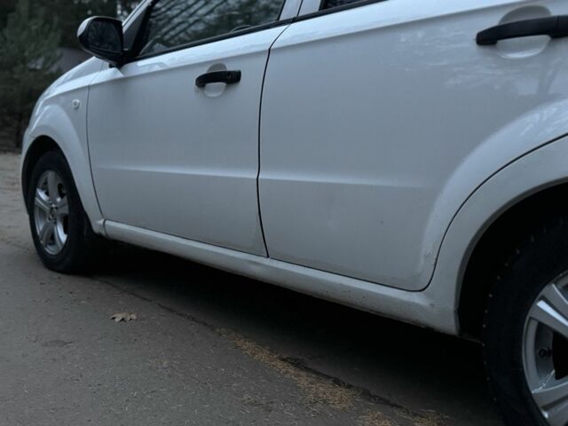 Белый Шевроле Авео, объемом двигателя 1.5 л и пробегом 242 тыс. км за 2650 $, фото 4 на Automoto.ua