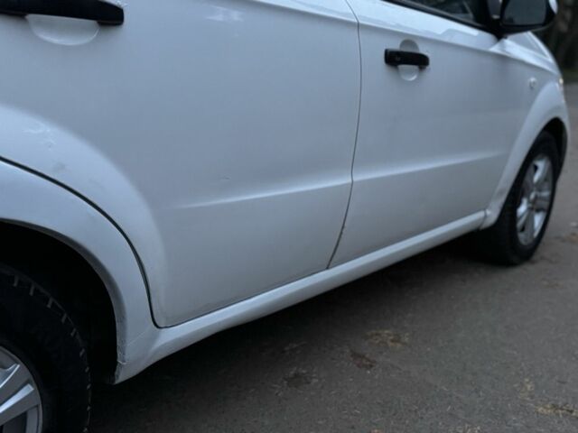 Белый Шевроле Авео, объемом двигателя 1.5 л и пробегом 242 тыс. км за 2650 $, фото 7 на Automoto.ua