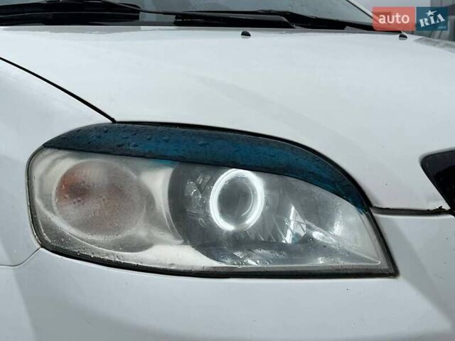 Белый Шевроле Авео, объемом двигателя 1.5 л и пробегом 211 тыс. км за 3640 $, фото 11 на Automoto.ua