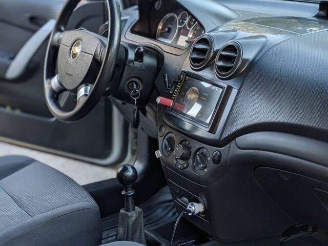 Белый Шевроле Авео, объемом двигателя 1.5 л и пробегом 195 тыс. км за 4200 $, фото 4 на Automoto.ua