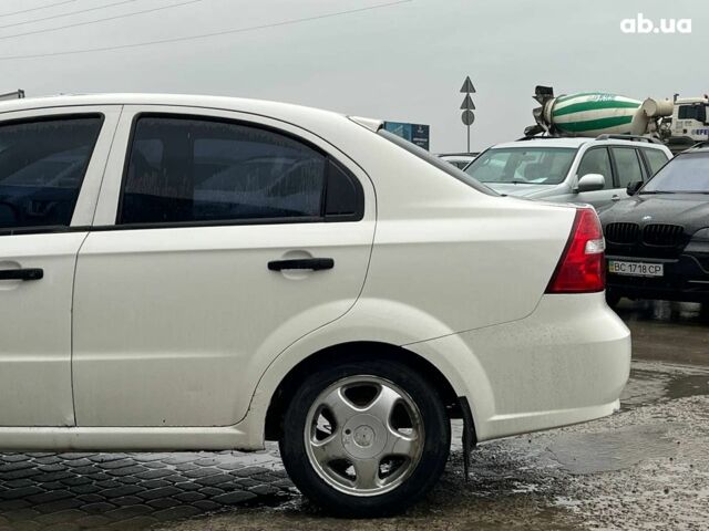 Белый Шевроле Авео, объемом двигателя 1.5 л и пробегом 211 тыс. км за 3640 $, фото 4 на Automoto.ua