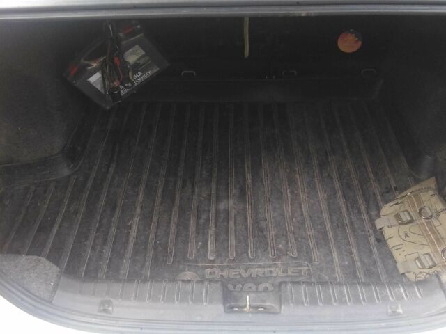 Белый Шевроле Авео, объемом двигателя 1.5 л и пробегом 180 тыс. км за 2900 $, фото 9 на Automoto.ua