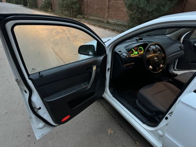 Белый Шевроле Авео, объемом двигателя 1.5 л и пробегом 242 тыс. км за 2650 $, фото 13 на Automoto.ua