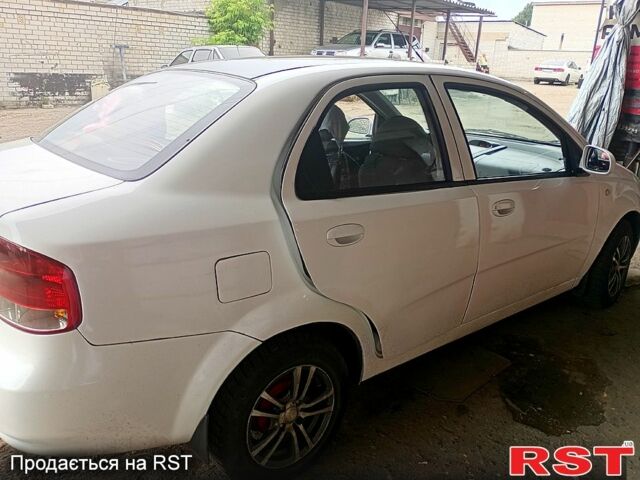 Белый Шевроле Авео, объемом двигателя 1.4 л и пробегом 400 тыс. км за 2500 $, фото 2 на Automoto.ua