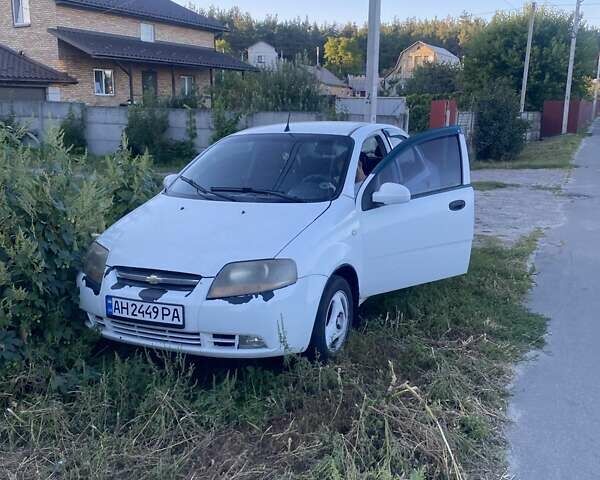 Белый Шевроле Авео, объемом двигателя 1.5 л и пробегом 500 тыс. км за 2300 $, фото 2 на Automoto.ua