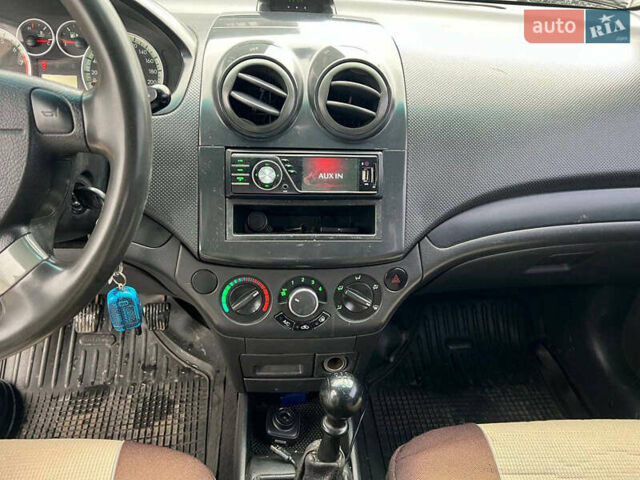 Белый Шевроле Авео, объемом двигателя 1.5 л и пробегом 211 тыс. км за 3640 $, фото 21 на Automoto.ua