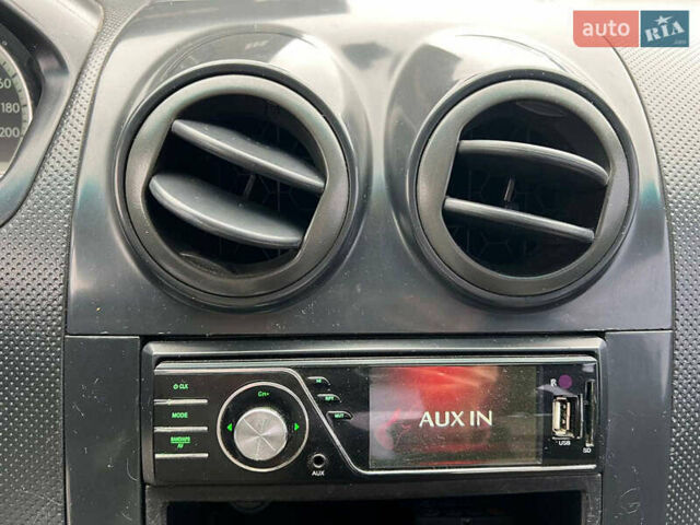 Белый Шевроле Авео, объемом двигателя 1.5 л и пробегом 211 тыс. км за 3640 $, фото 22 на Automoto.ua