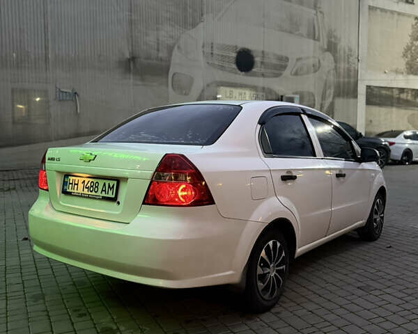 Белый Шевроле Авео, объемом двигателя 1.5 л и пробегом 196 тыс. км за 2900 $, фото 3 на Automoto.ua