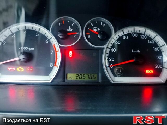 Белый Шевроле Авео, объемом двигателя 1.5 л и пробегом 205 тыс. км за 3400 $, фото 3 на Automoto.ua