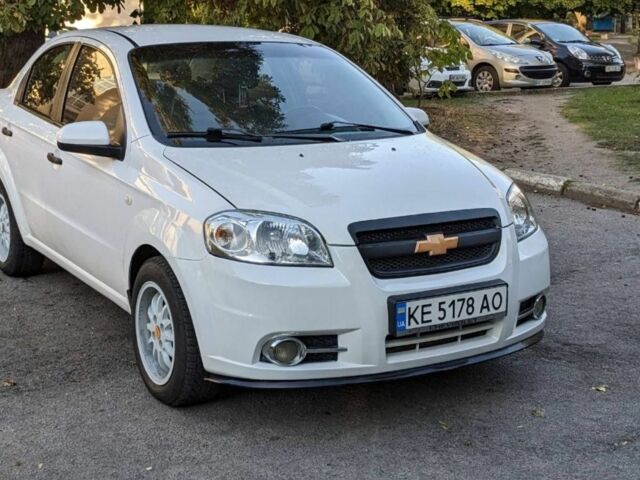 Белый Шевроле Авео, объемом двигателя 1.5 л и пробегом 195 тыс. км за 4200 $, фото 5 на Automoto.ua