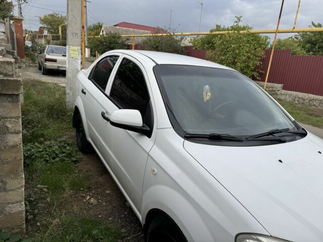 Білий Шевроле Авео, об'ємом двигуна 1.5 л та пробігом 120 тис. км за 2200 $, фото 1 на Automoto.ua
