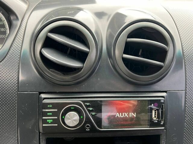 Белый Шевроле Авео, объемом двигателя 1.5 л и пробегом 211 тыс. км за 3640 $, фото 22 на Automoto.ua