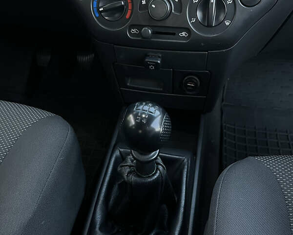 Белый Шевроле Авео, объемом двигателя 1.5 л и пробегом 204 тыс. км за 3200 $, фото 11 на Automoto.ua