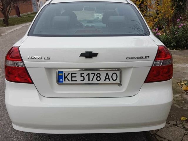 Белый Шевроле Авео, объемом двигателя 1.5 л и пробегом 195 тыс. км за 4200 $, фото 1 на Automoto.ua